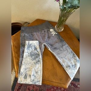 NWT lululemon SoulCycle leggings in size 8.